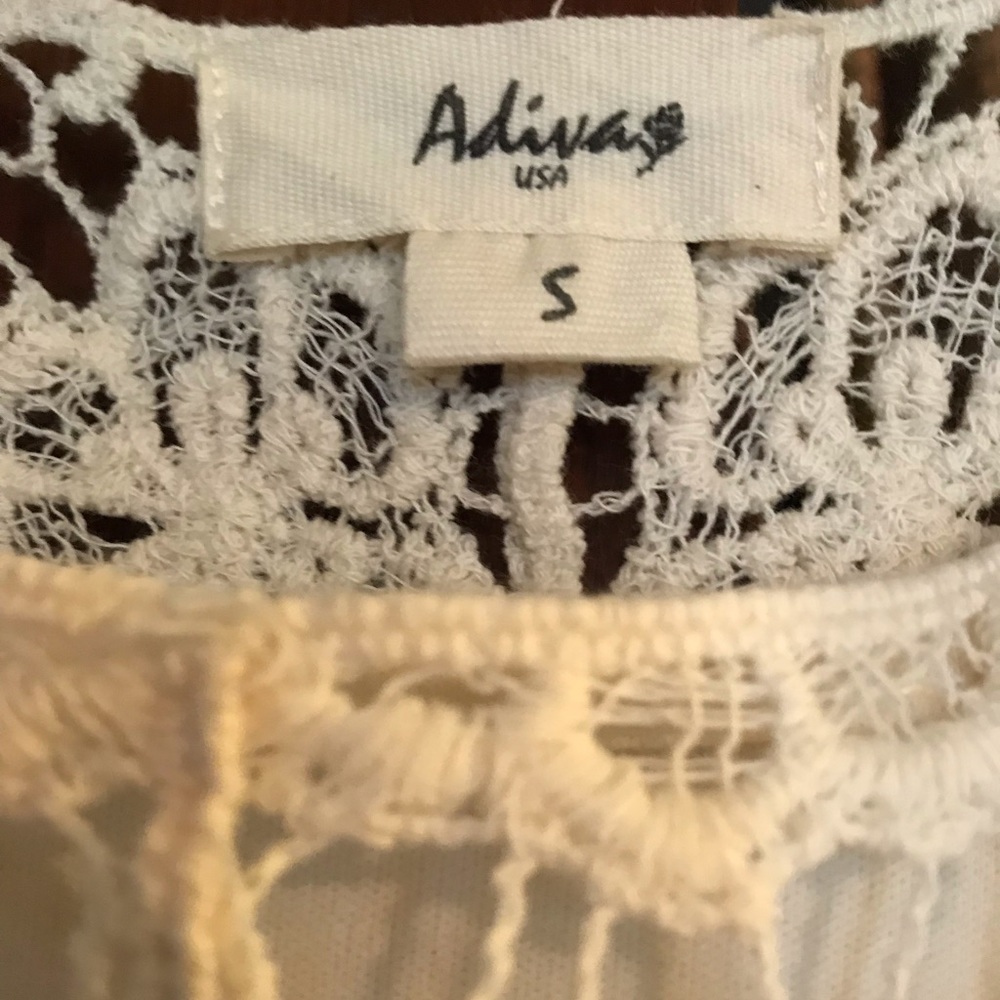 Crochet lace quarter sleeve top - Picture 2 of 3